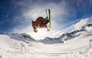 哪支球队改名为黄蜂，黄蜂是哪个足球队